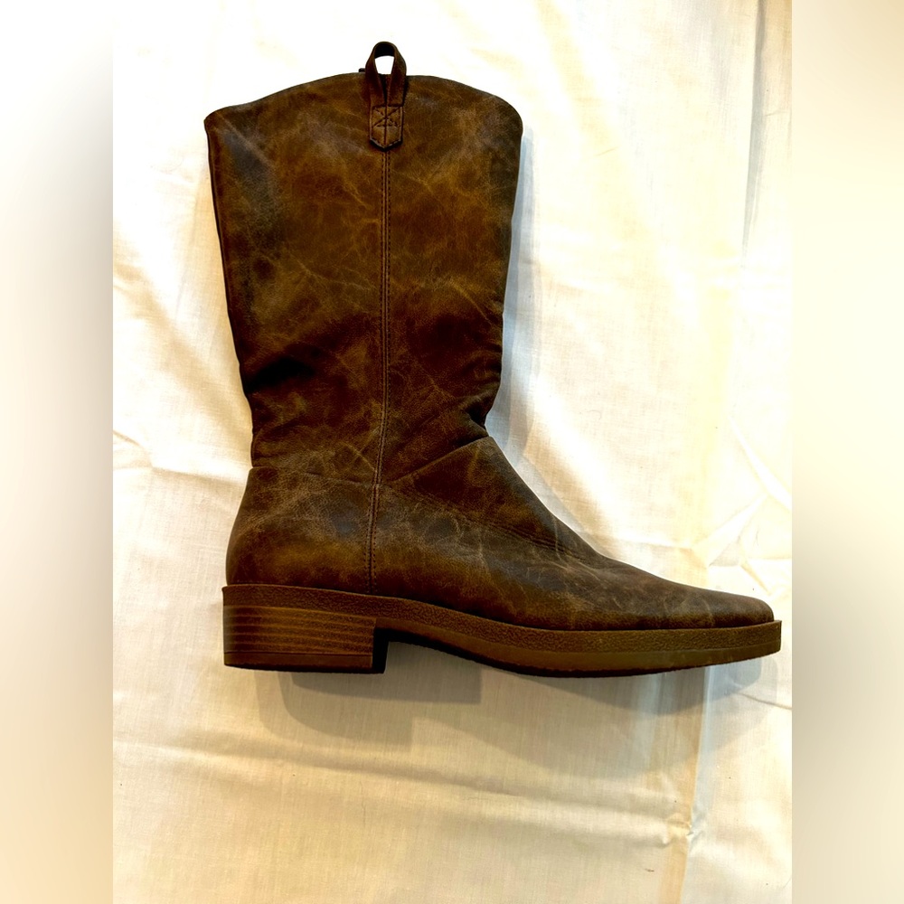 Frye and Co. - Size 9, runs a little small